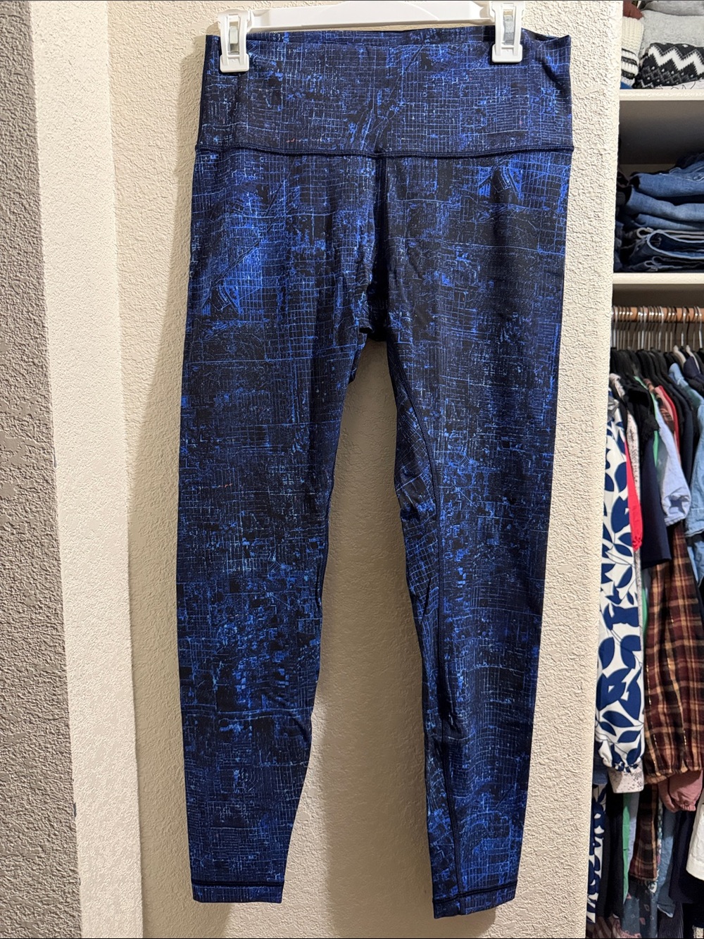 lululemon athletica Blue & Black Patterned Blue city lights/ city Grid leggings